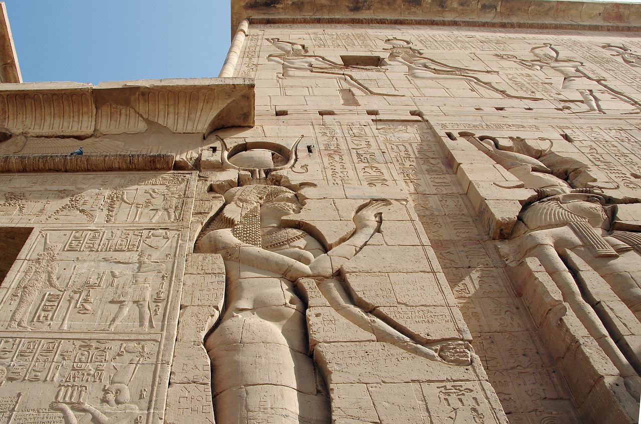 The Evolution of Isis: From Pharaonic Goddess to Universal Deity