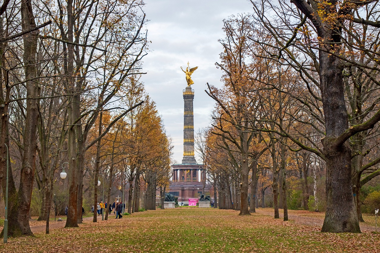 The Marvel of the Daru Staircase and the Winged Victory of Samothrace